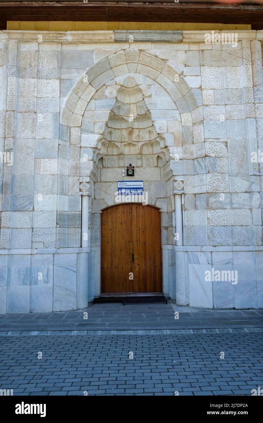 La moschea di Kırşehir Alaaddin Kale, costruita da Alaattin Keykubat nel 1230, si trova sulla collina, che si pensa sia una muratura chiamata castello di Kırşehir. Foto Stock
