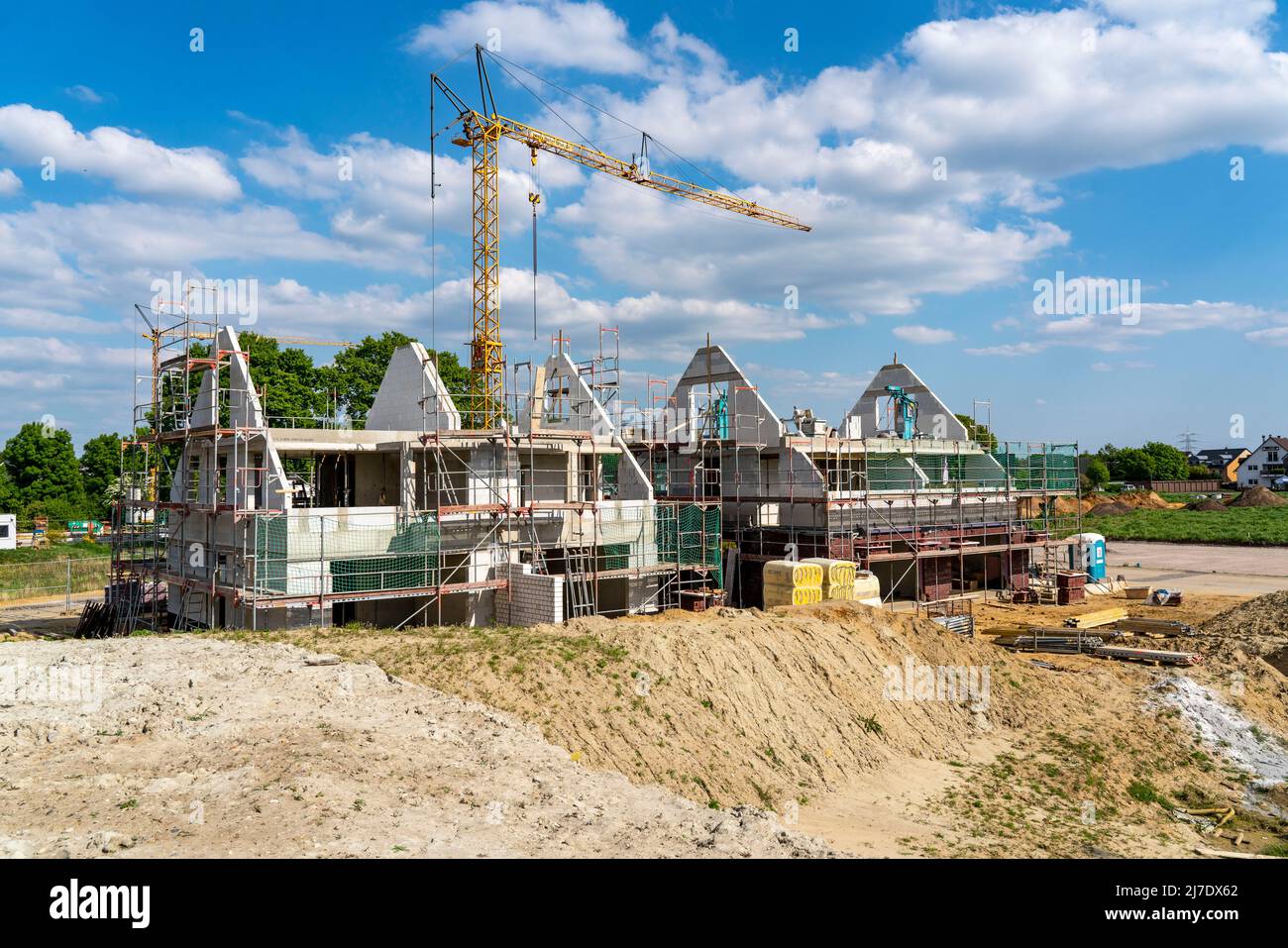 Nuova costruzione di edifici residenziali, 27 case semi-indipendenti e terrazzate, costruzione di conchiglie, progetto residenziale a Bottrop, NRW, Germania Foto Stock