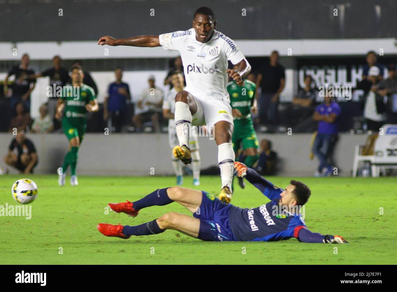 SP - Santos - 05/08/2022 - BRASILIANO A 2022, SANTOS X CUIABA - Angulo Santos giocatore durante una partita contro Cuiaba allo stadio Vila Belmiro per il campionato brasiliano A 2022. Foto: Fernanda Luz/AGIF/Sipa USA Foto Stock