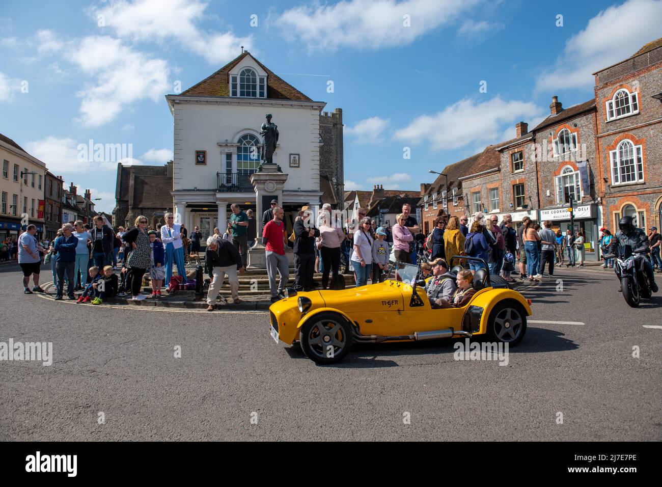 Wallingford Car Rally, 2022 - sfilata intorno alla piazza del mercato. Foto Stock