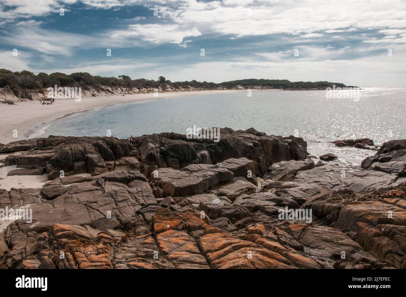 Una spiaggia remota a Little Musselroe Bay, Cape Portland, di fronte al Bass Strait nel nord-est della Tasmania, Australia Foto Stock