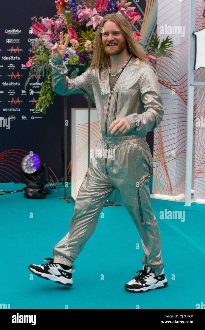 Torino, Italia. 08th maggio 2022. Il cantante britannico Sam Ryder arriva all'evento di apertura di Eurovision Song ContestCREDIT: Marco Destefanis / Alamy live news Foto Stock