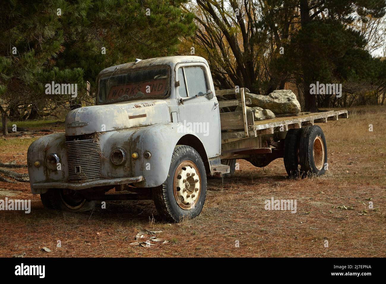 Old Commer Truck, Moa Creek, Central Otago, South Island, Nuova Zelanda Foto Stock