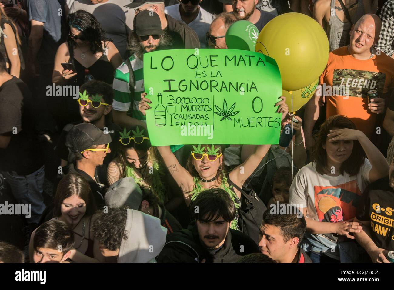 La marcia Mondiale Marijuana celebra il suo 25th anniversario in Spagna con una dimostrazione che nella sua ultima edizione ha riunito migliaia di persone per chiedere la legalizzazione di tutti gli usi della marijuana e la fine della persecuzione del settore. A pochi metri dal Congresso dei deputati, dove un sottocomitato sta studiando la possibile regolamentazione dell'uso medicinale della cannabis, la marcia Mondiale Marijuana, che si svolge da 25 anni in Spagna, inizierà questo sabato. Nell'ultimo appello per questa manifestazione di strada, prima della pandemia, più di 40.000 persone si sono riunite, secondo il Foto Stock