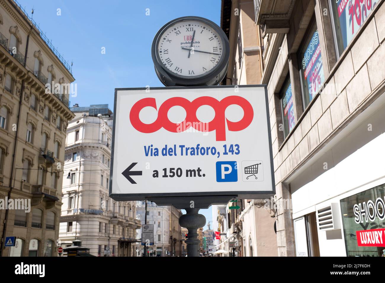 Cartello pubblicitario per Coop Supermarket Roma Italia Foto Stock