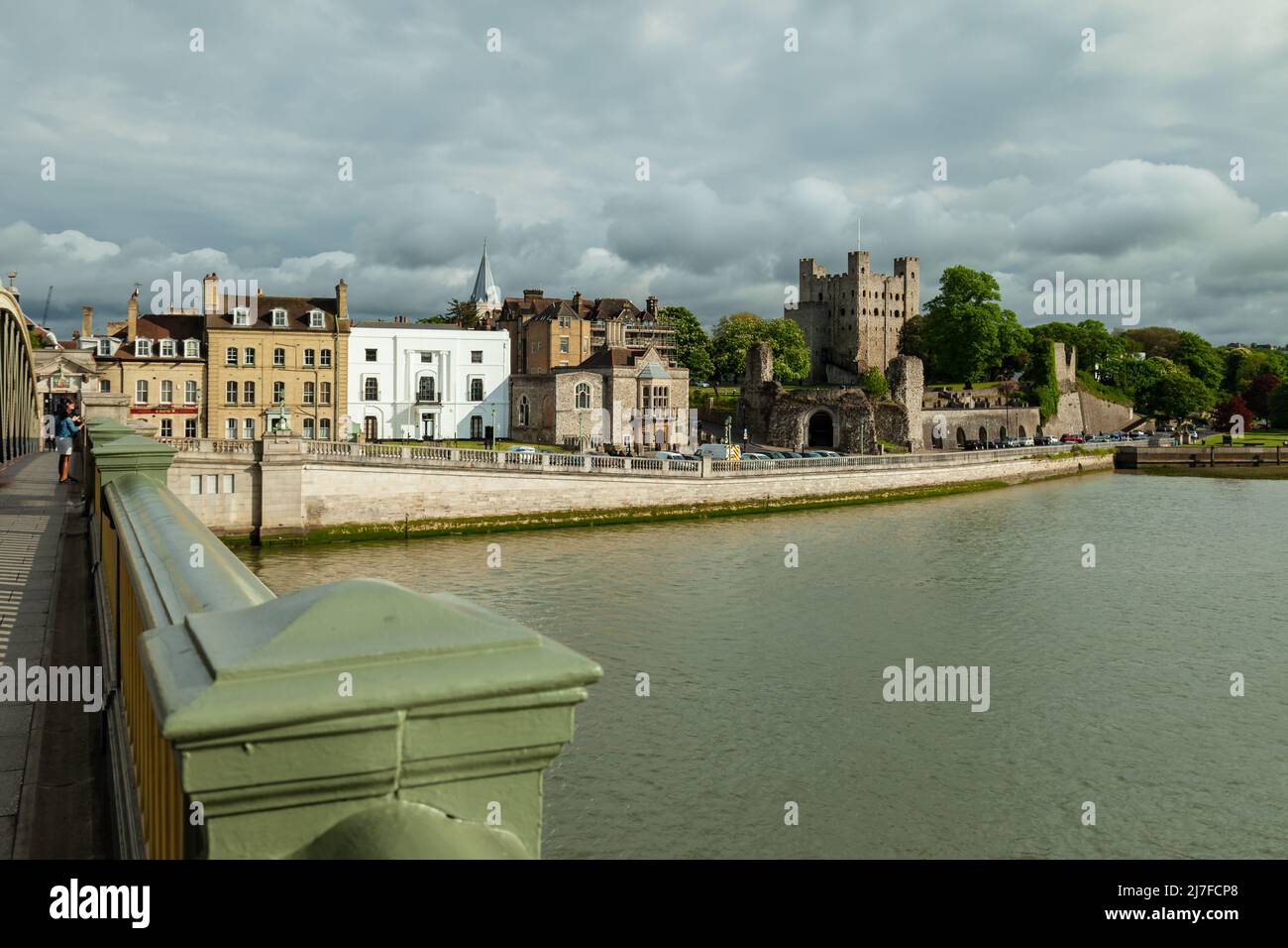 Il fiume Medway e la città di Rochester visto da Rochester Bridge, Kent, Inghilterra. Foto Stock