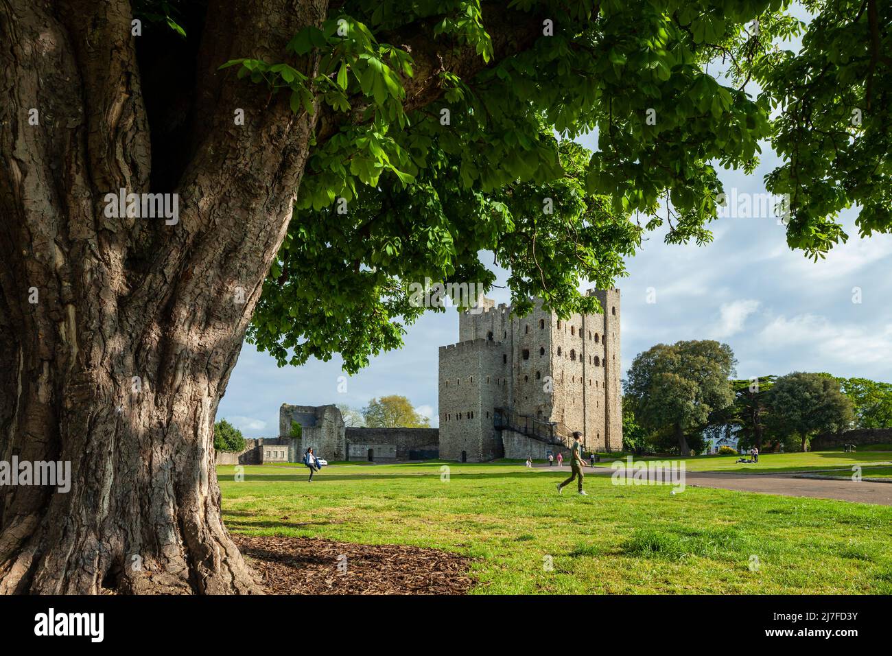 Pomeriggio di primavera al castello di Rochester a Kent, Inghilterra. Foto Stock