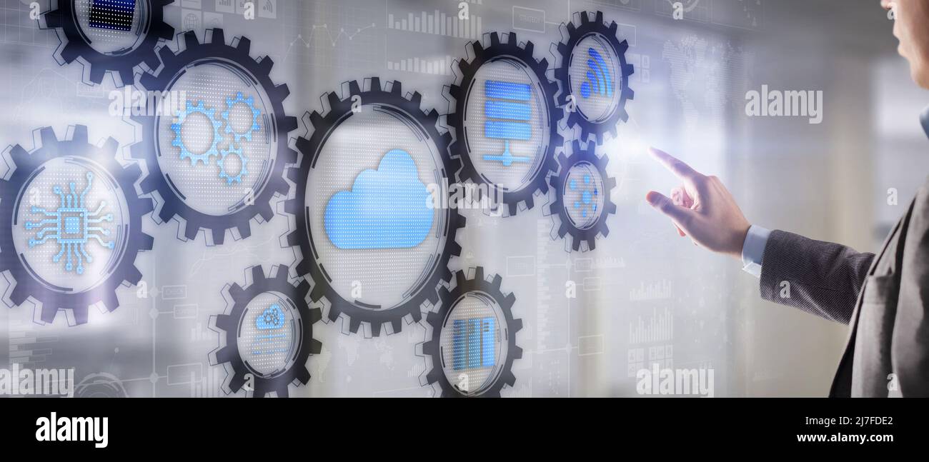 Interfaccia touchscreen per il cloud computing. Esposizione futuristica 2022 Foto Stock