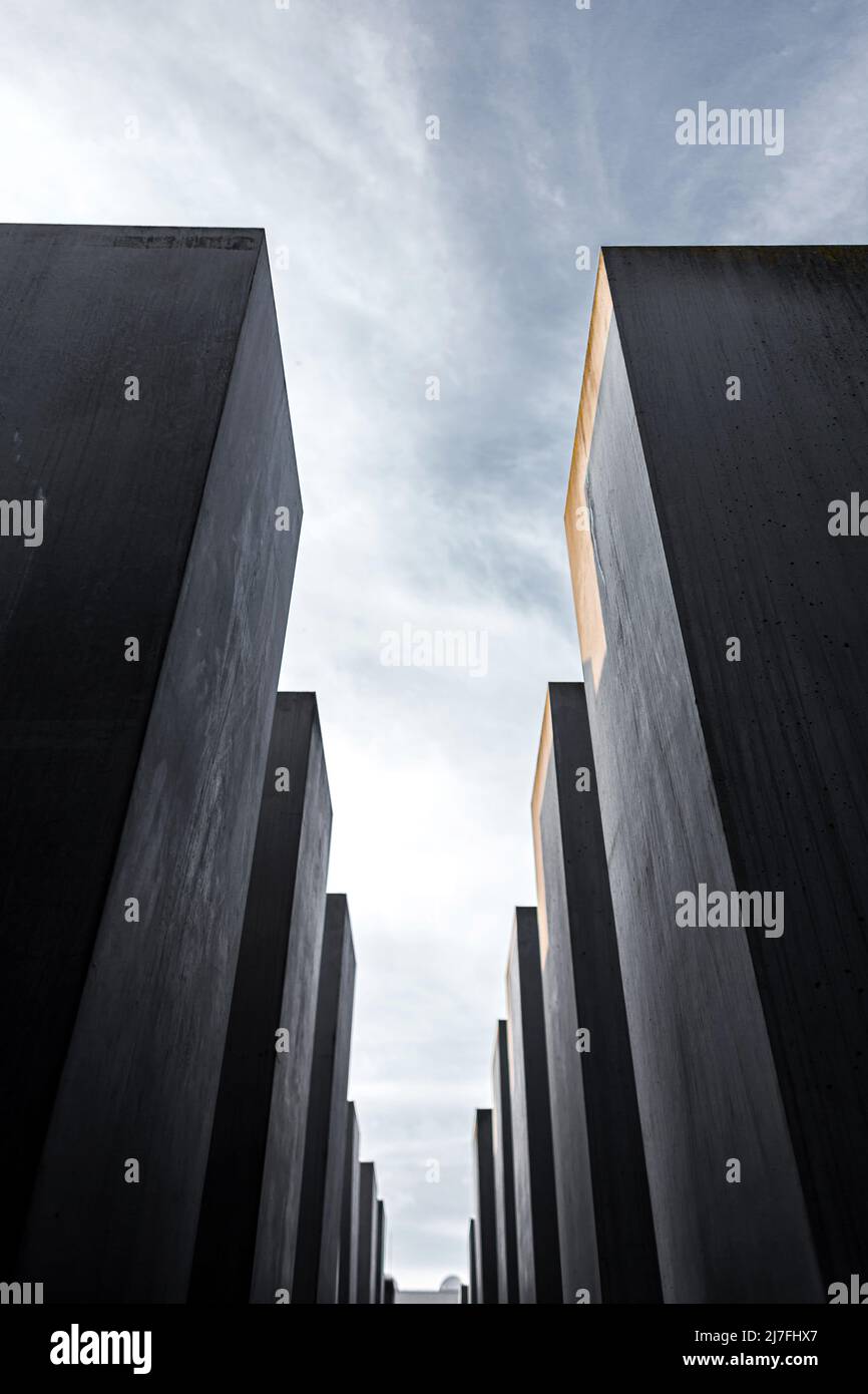 Monumento all'Olocausto degli Ebrei a Berlino. Colonne di varie altezze. Foto Stock