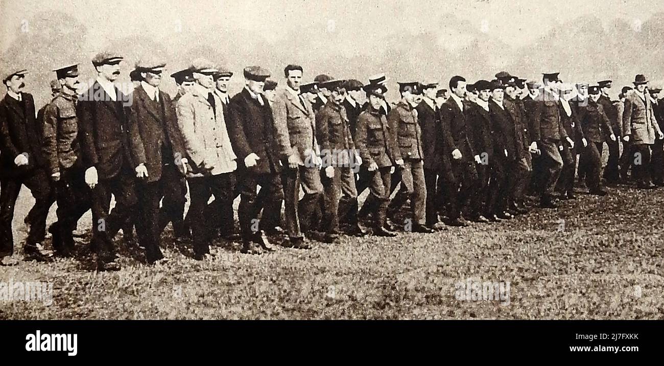 WWI - British Post Office reclute (H Company) in formazione per essere soldati Foto Stock
