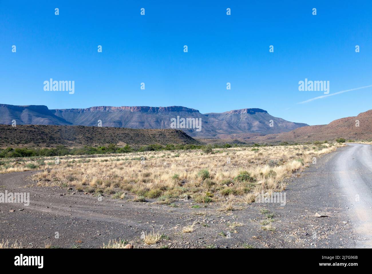 Il paesaggio montano di Karoo nel Parco Nazionale di Karoo, vicino a Beaufort, West, Western Cape, Sudafrica Foto Stock