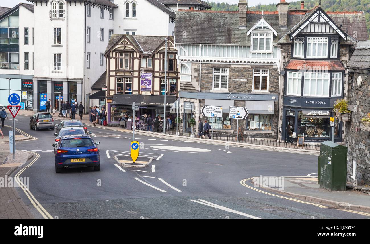 Rotatoria a Queens Square a Bowness su Windermere nel Lake District, Inghilterra, Regno Unito Foto Stock