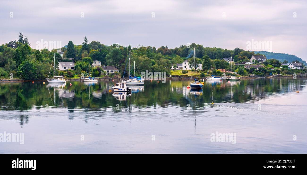 North Connel villaggio sul lato nord della foce del mare di Loch Etive in Argyll e Bute in Scozia, Regno Unito Foto Stock