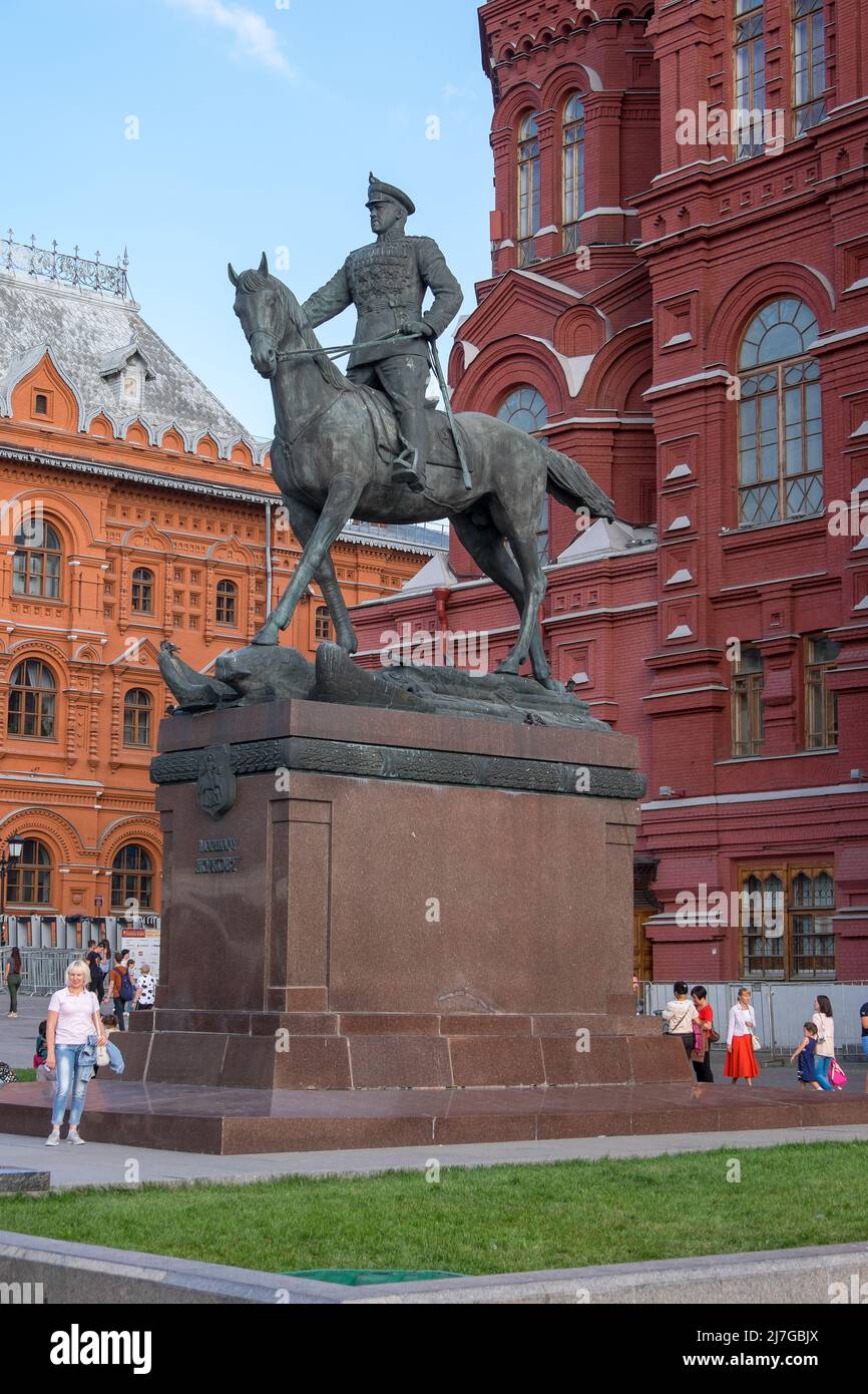 Scultura equestre del generale Georgy Zhukov, nel centro storico della città di Mosca Foto Stock