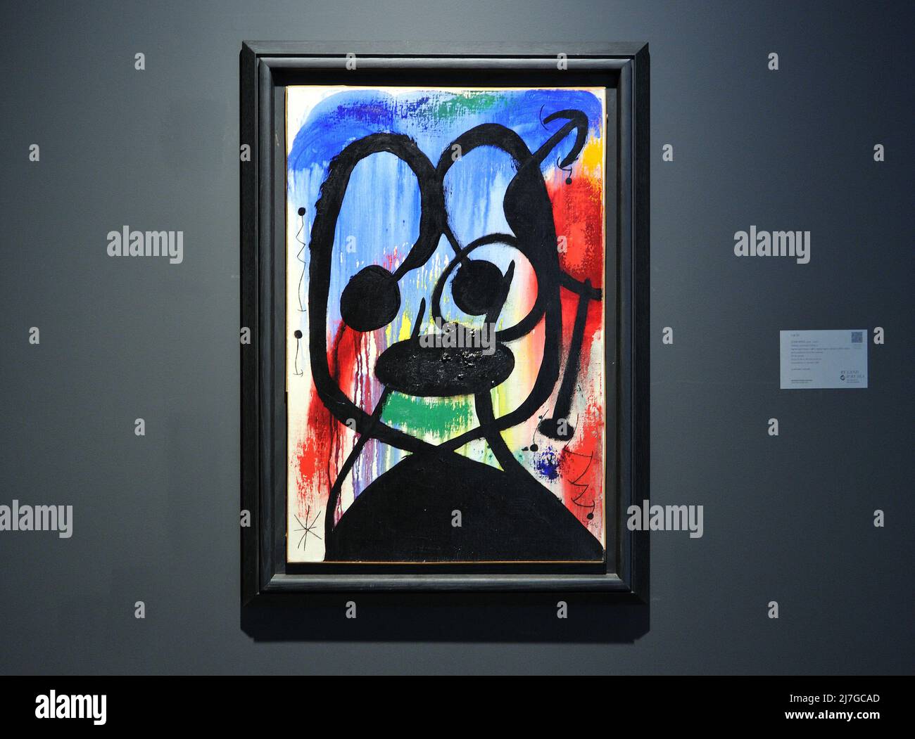 New York, Stati Uniti. 06th maggio 2022. Femme, Oiseaux, Ètoile II di Joan Miró in mostra presso Sotheby's come parte delle aste d'arte "The New York Sales" tenutesi a New York, NY il 6 maggio 2022. (Foto di Stephen Smith/Sipa USA) Credit: Sipa USA/Alamy Live News Foto Stock