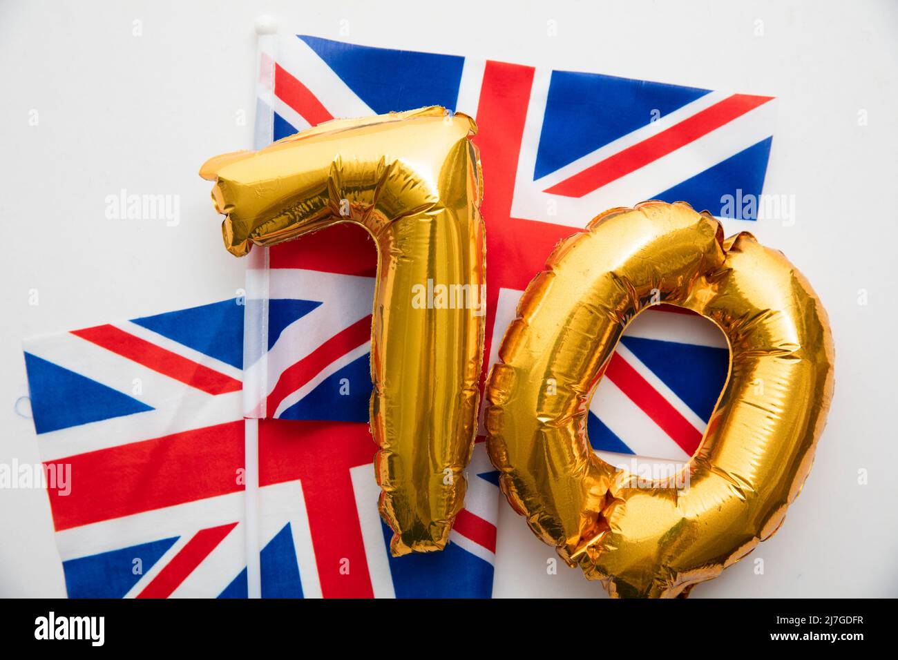 Palloncini numero 70 su una bandiera del Regno unito Union Jack. Celebrazioni giubilari Patinum Foto Stock