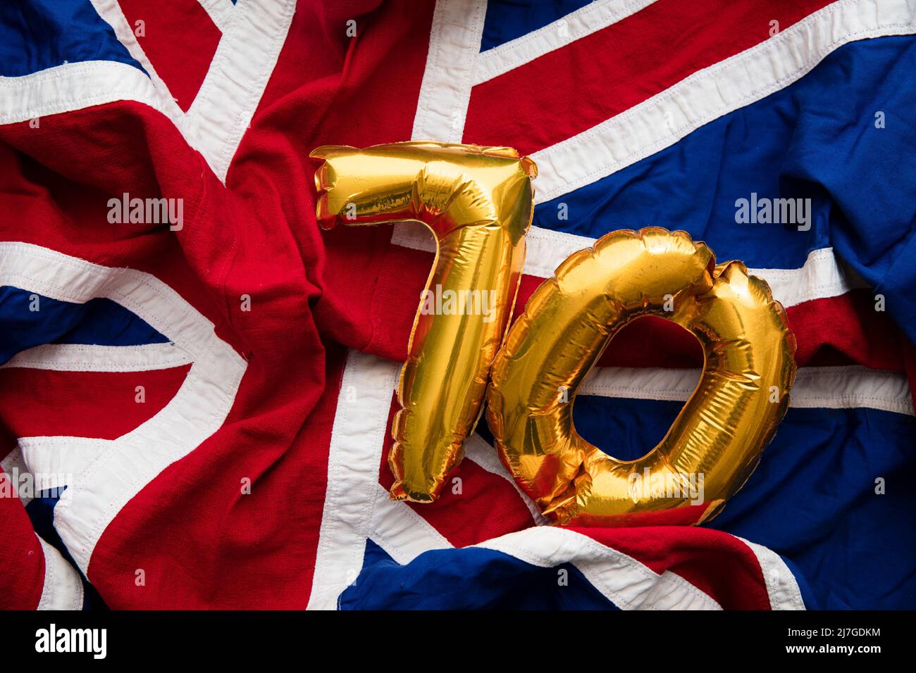 Palloncini numero 70 su una bandiera del Regno unito Union Jack. Celebrazioni giubilari Patinum Foto Stock