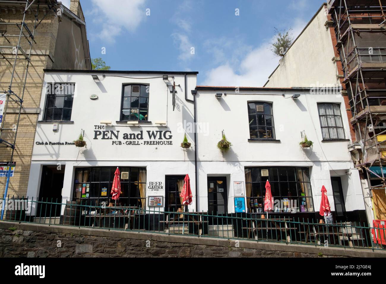 Newport City nel Galles del Sud Regno Unito. The Pen and Wig, un pub grill e freehouse su Stow Hill. Foto Stock