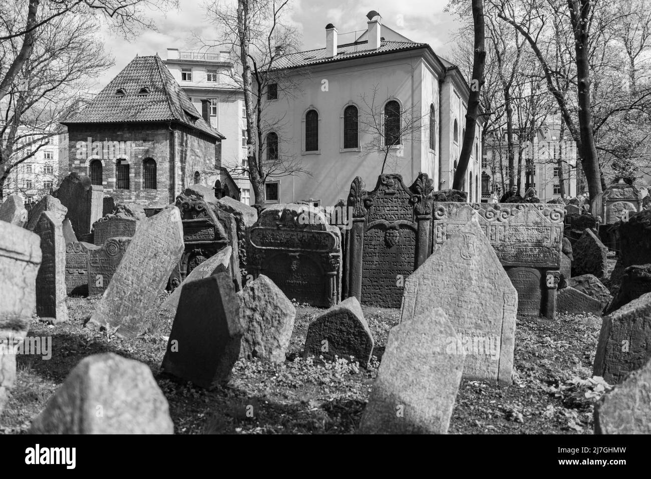 Antiche lapidi nel vecchio cimitero ebraico, quartiere ebraico, Praga Foto Stock