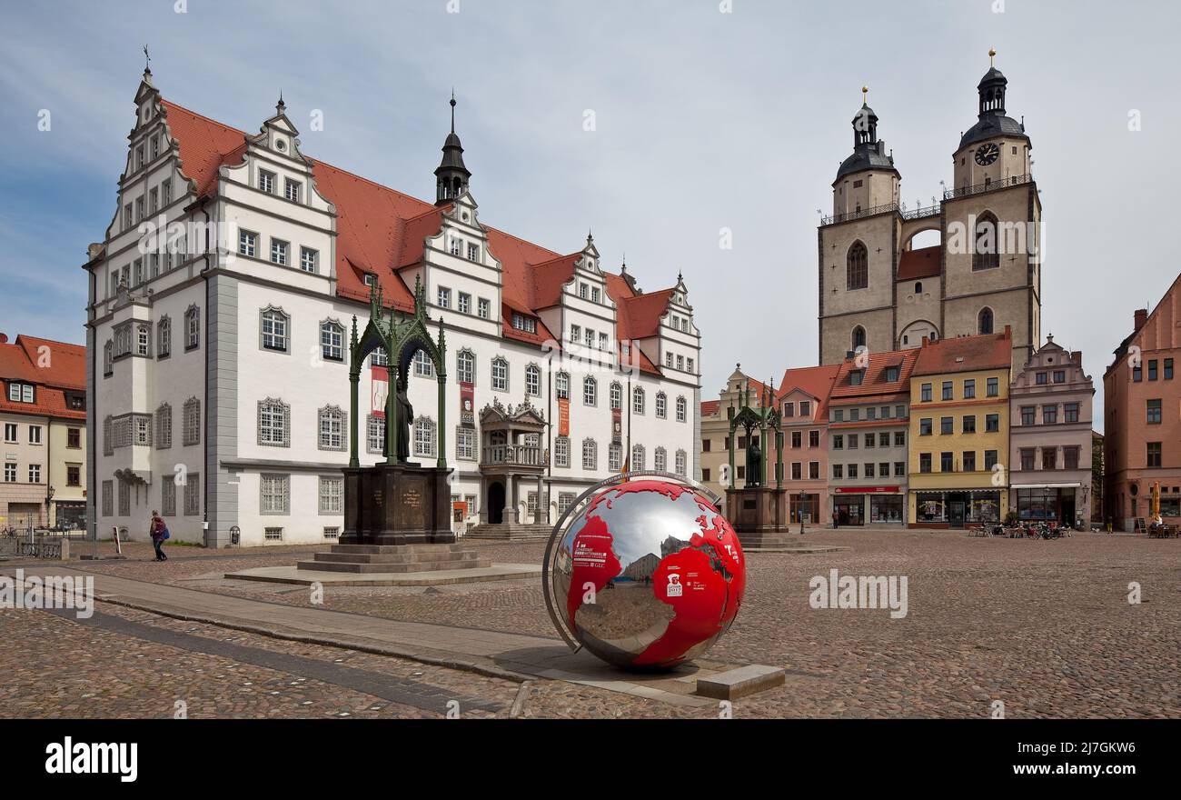 Wittenberg Marktplatz 79581 Rathaus 16 JH contro Sebastian Krüger Stadtkirche 14-16 JH vorn Melanchtondenkmal contro Johann Heinrich Strack Lutherdenkmal contro G. Foto Stock