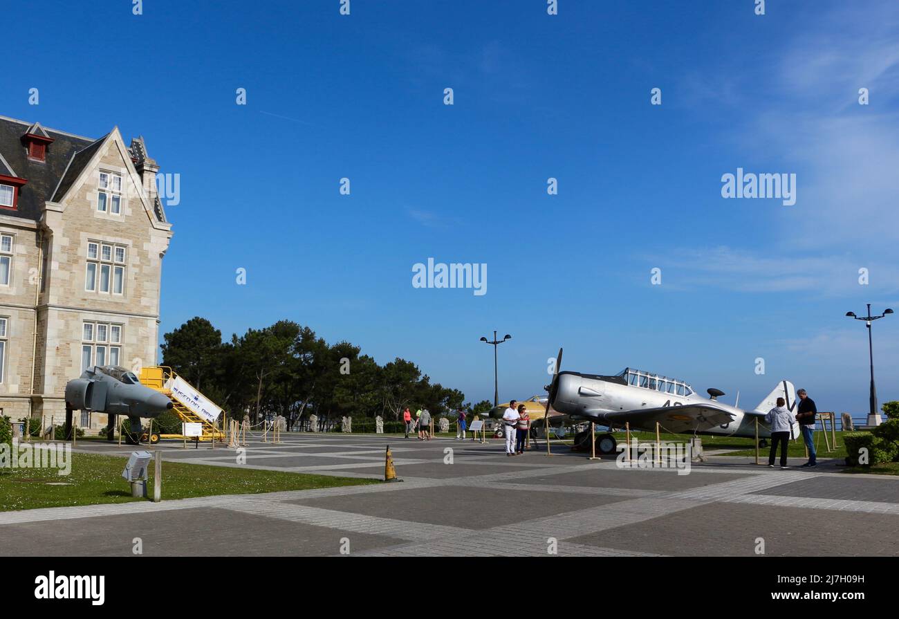 Spagna Aeronautica militare Nord America Texan T-6 H A 200 R-1 Saeta RF-4C Phantom II Madrid Air Museum al Magdalena Palace Santander Spagna maggio 2022 Foto Stock