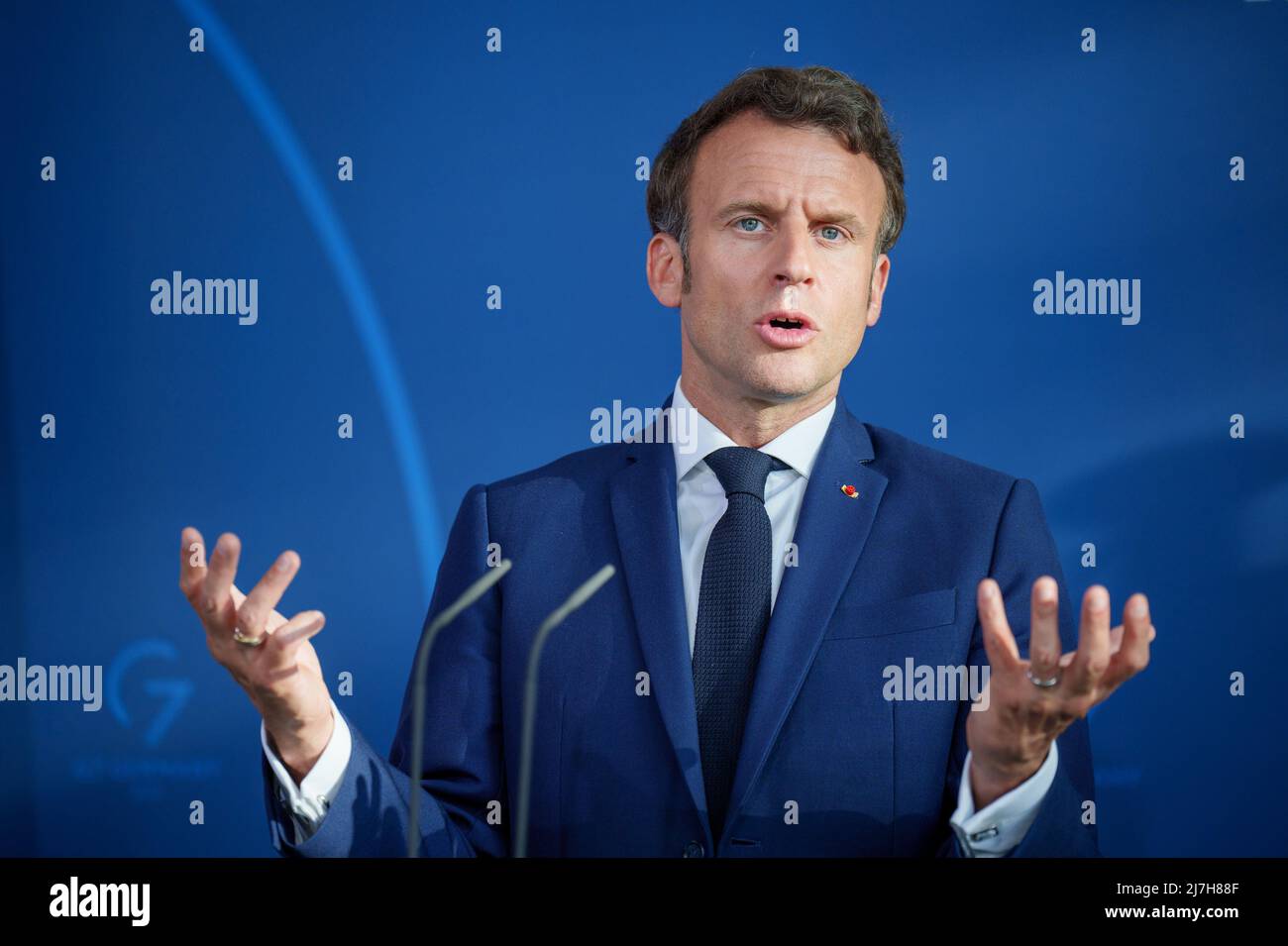 Berlino, Germania. 09th maggio 2022. Il presidente francese Emmanuel Macron interviene alla Cancelleria federale durante la sua visita a Berlino. Credit: Michael Kappeler/dpa/Alamy Live News Foto Stock