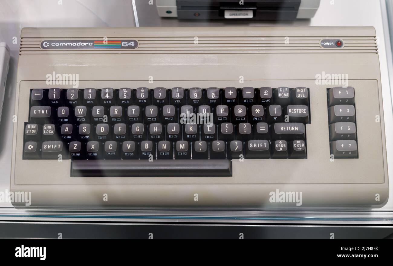 Oslo, Norvegia. 01 maggio 2022: Computer Vintage Commodore 64 al Museo della tecnologia di Oslo. Foto Stock