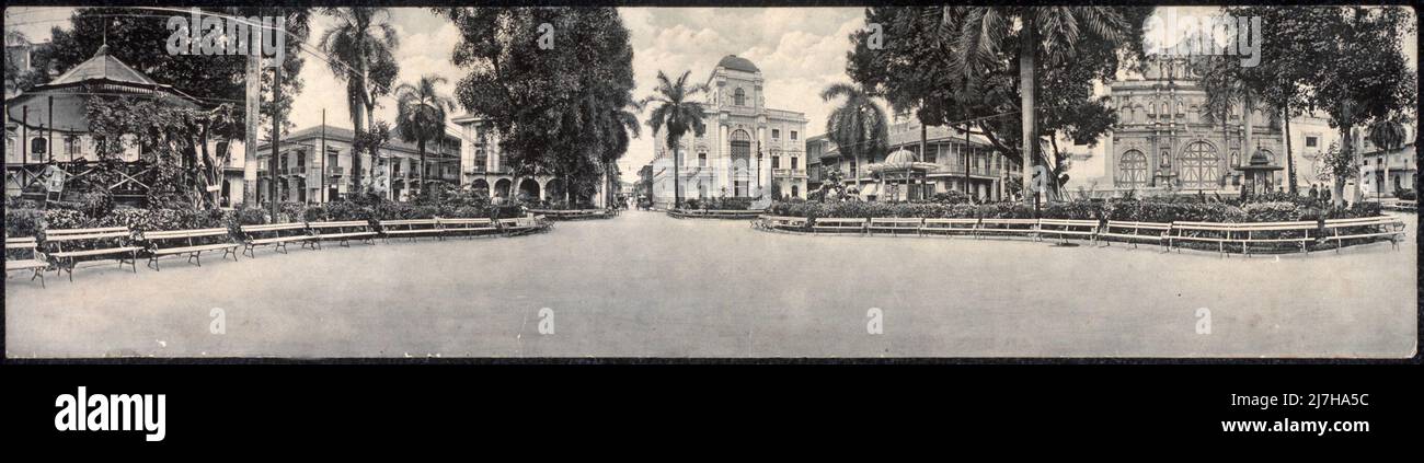 Vista panoramica di Cathedral Plaza, che mostra il Municipio e la Cattedrale, Città di Panama, America Centrale, ca. 1908. Questa zona storica è ora conosciuta come San Felipe o casco Viejo. Foto Stock