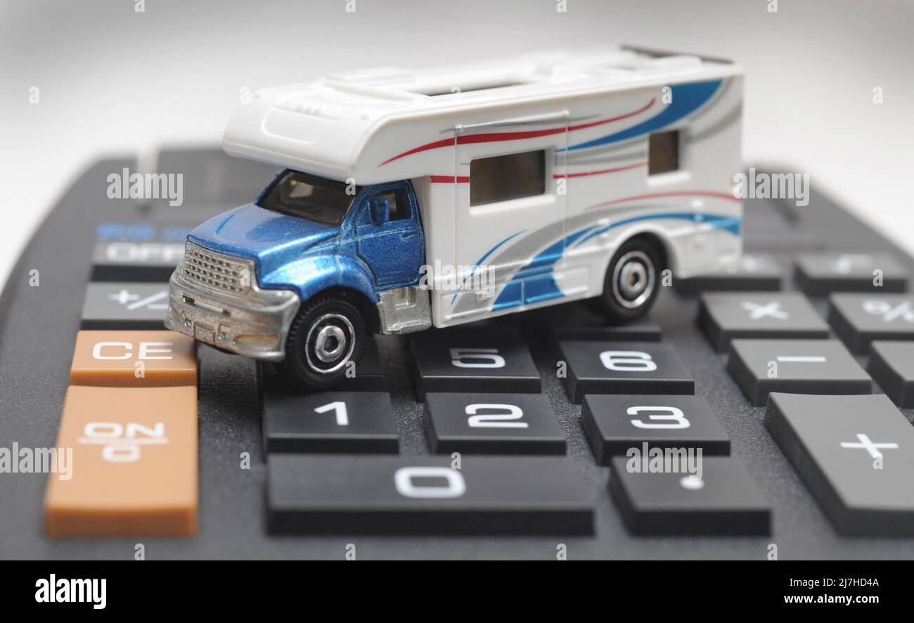 MODELLO DI CAMPER SU CALCOLATRICE RE VACANZE TEMPO LIBERO COSTI CAMPER FURGONI RV PROPRIETÀ ECC UK Foto Stock