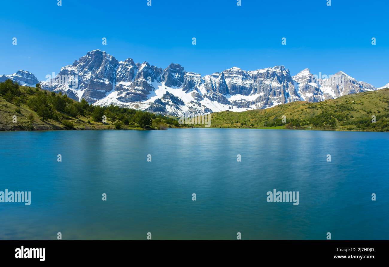 IBON de Tramacastilla (o das Paules) e Sierra de Partacua nei Pirenei di Huesca. Foto Stock