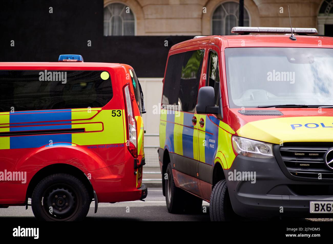 07 maggio 2022 - londonuk : due furgoni di polizia PADP del Gruppo di protezione parlamentare e diplomatica ad angolazioni diverse Foto Stock
