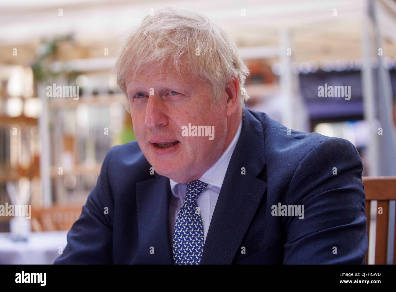Londra, Regno Unito. 9th maggio 2022. Il primo Ministro Boris Johnson visita alcune delle bancarelle di Downing Street, che ha la sua vetrina di primavera. Dieci bancarelle mostrano alcune delle migliori piccole imprese inglesi. Credit: Mark Thomas/Alamy Live News Foto Stock
