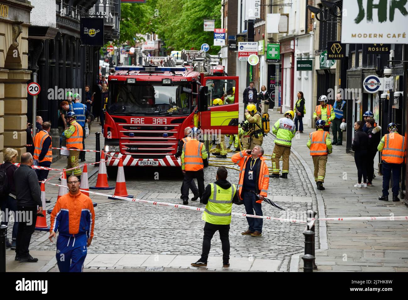 Deva Flame esercizio di formazione multi-agenzia condotto da Cheshire Fire and Rescue Service che si svolge presso il night club Rosies Northgate Street Chester UK Foto Stock