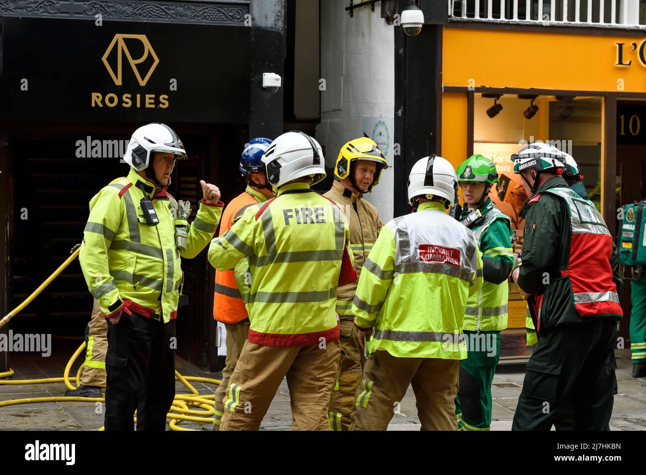 Deva Flame esercizio di formazione multi-agenzia condotto da Cheshire Fire and Rescue Service che si svolge presso il night club Rosies Northgate Street Chester UK Foto Stock