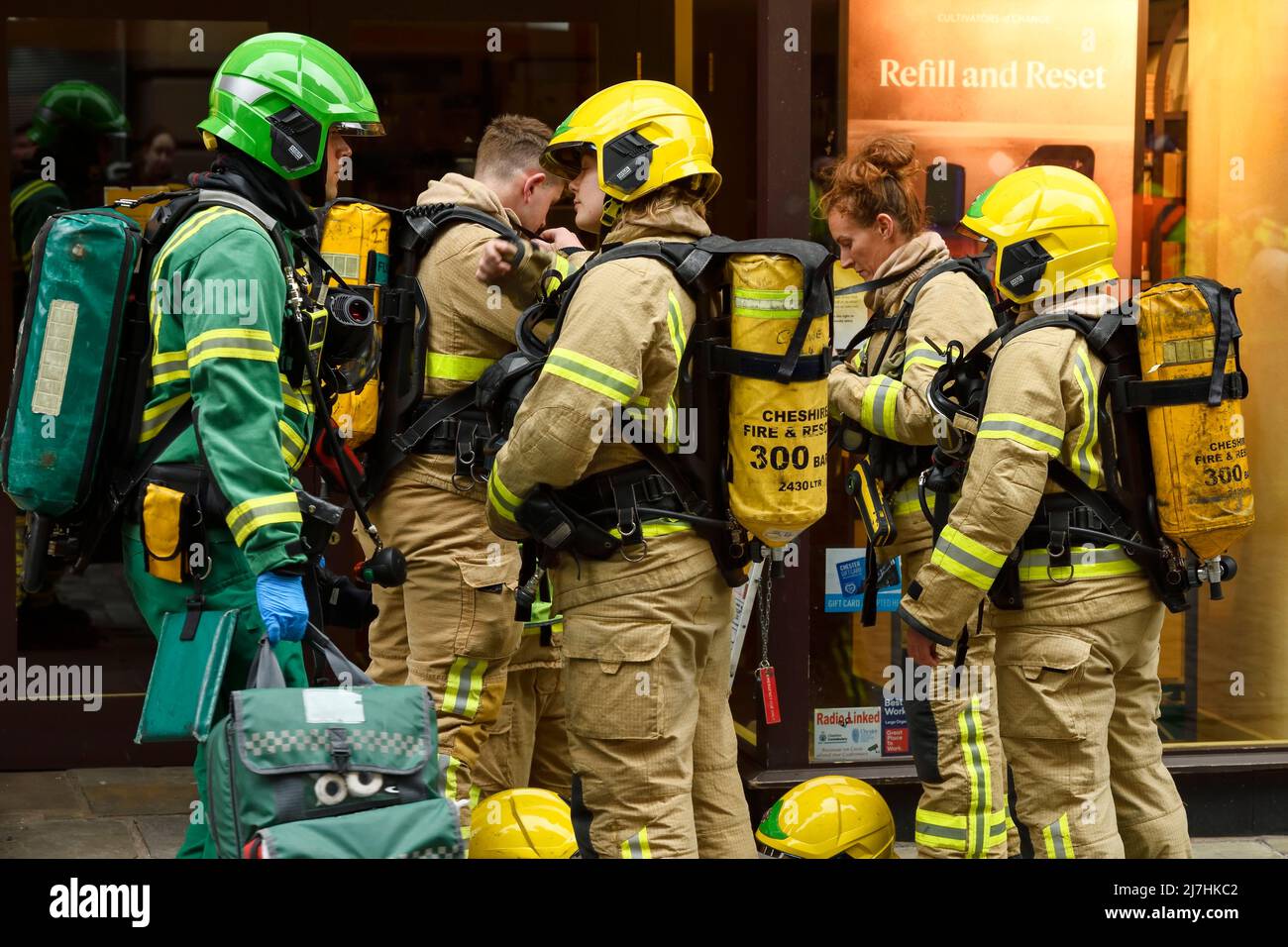 Deva Flame esercizio di formazione multi-agenzia condotto da Cheshire Fire and Rescue Service che si svolge presso il night club Rosies Northgate Street Chester UK Foto Stock