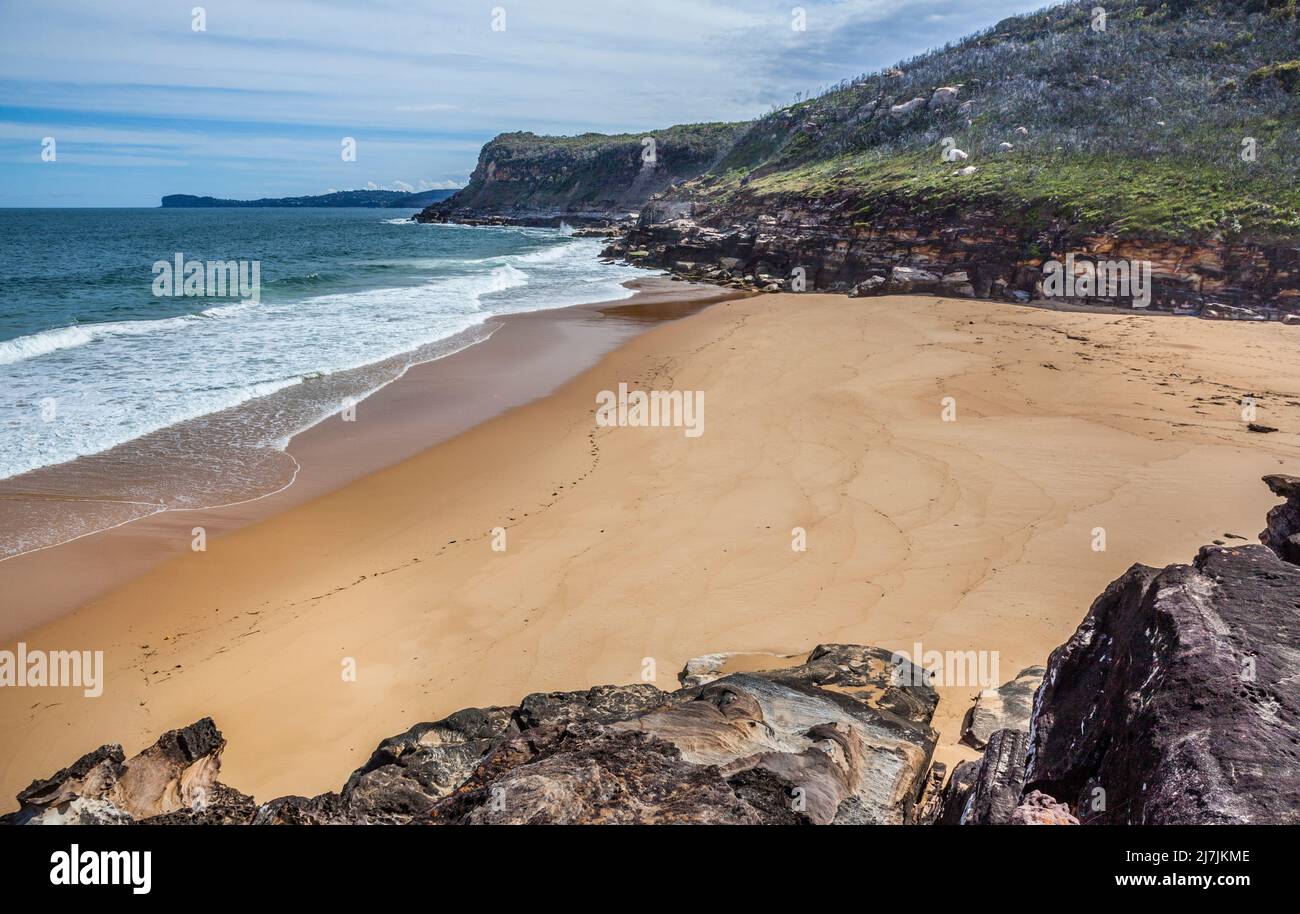 Vista della piccola spiaggia appartata di sego nel Parco Nazionale di Bouddi sulla costa centrale del nuovo Galles del Sud, Australia Foto Stock