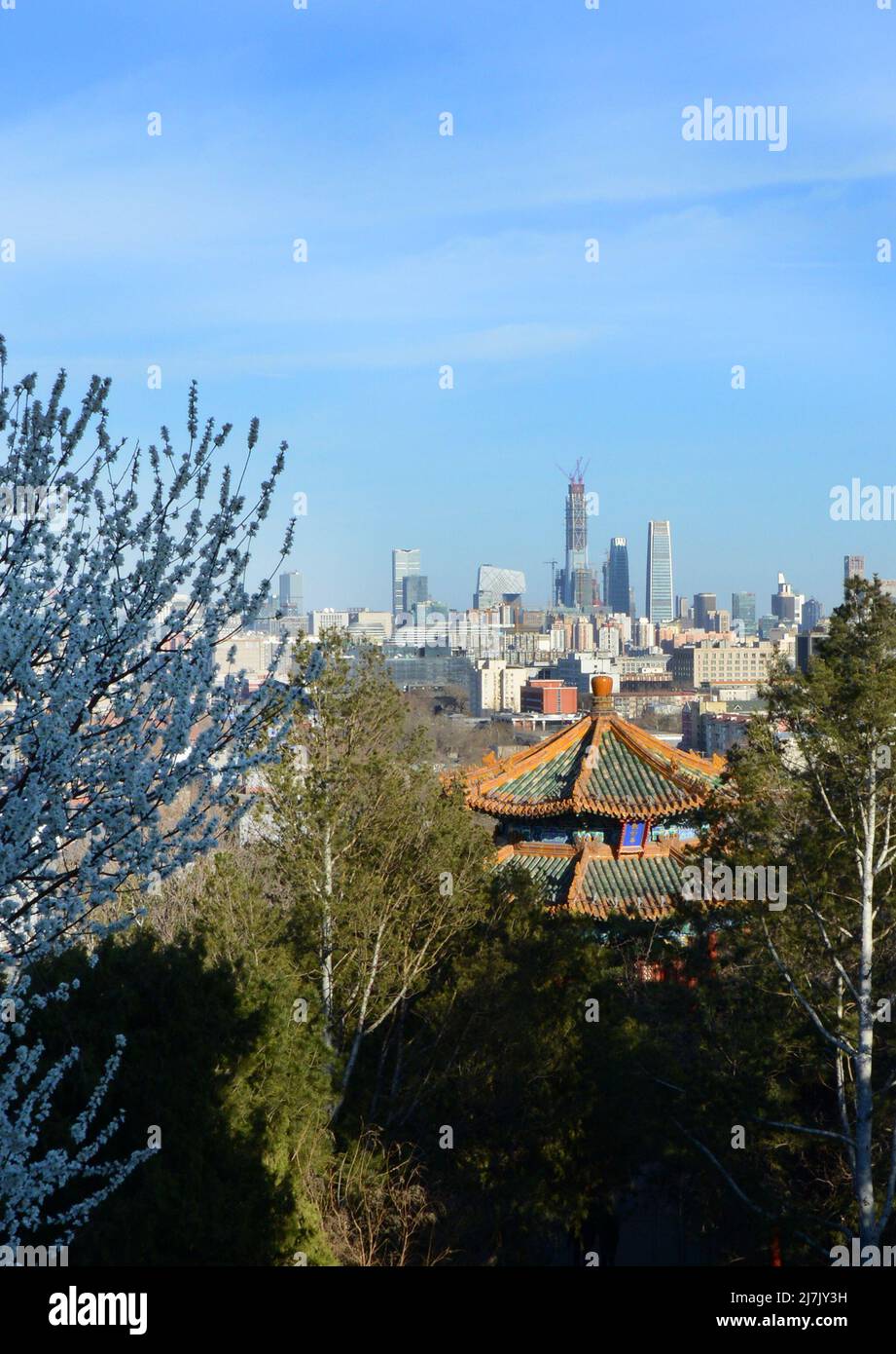 Vista della città dalla cima del parco di Jingshan a Pechino, Cina. Foto Stock
