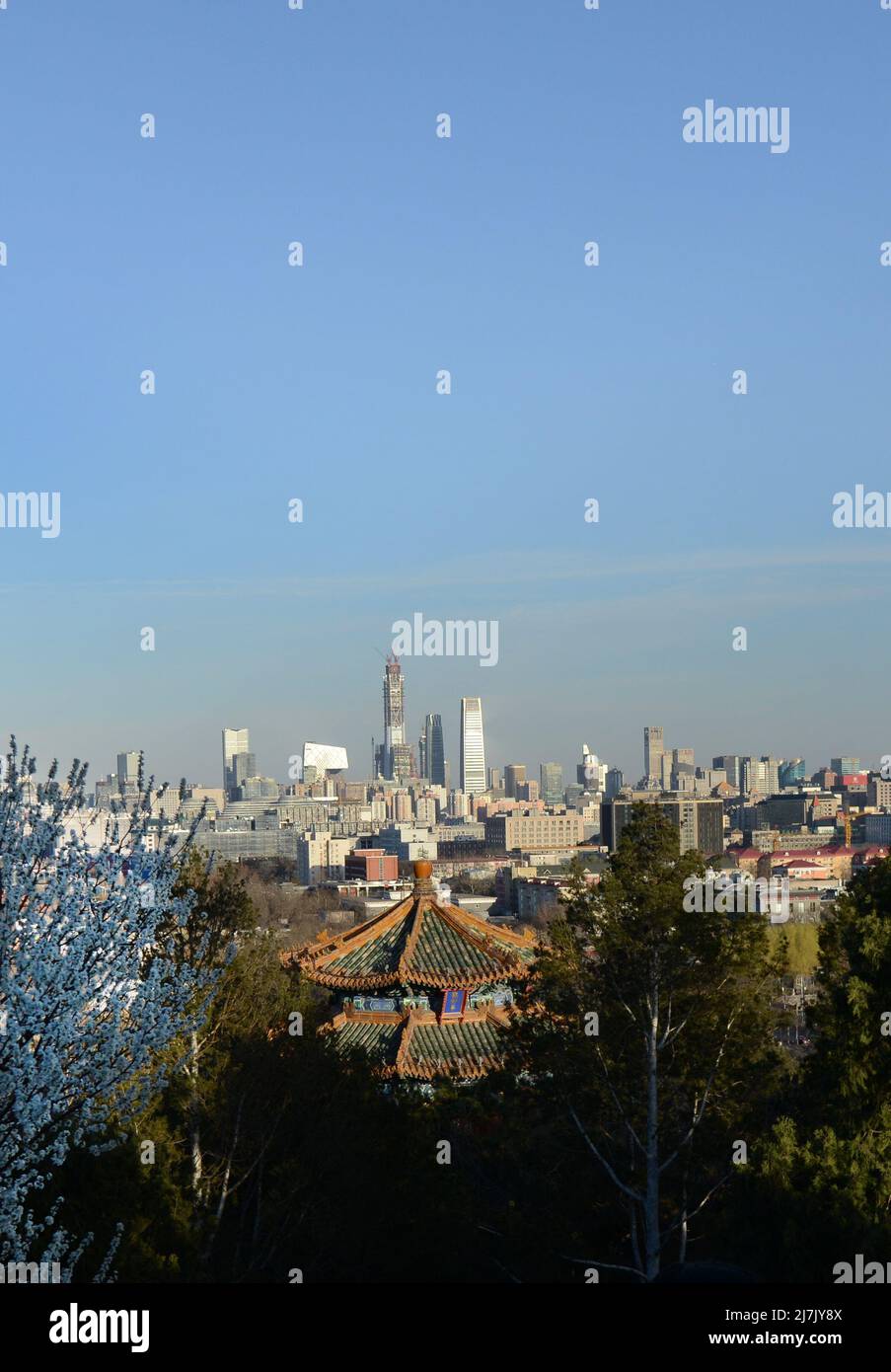 Vista della città dalla cima del parco di Jingshan a Pechino, Cina. Foto Stock