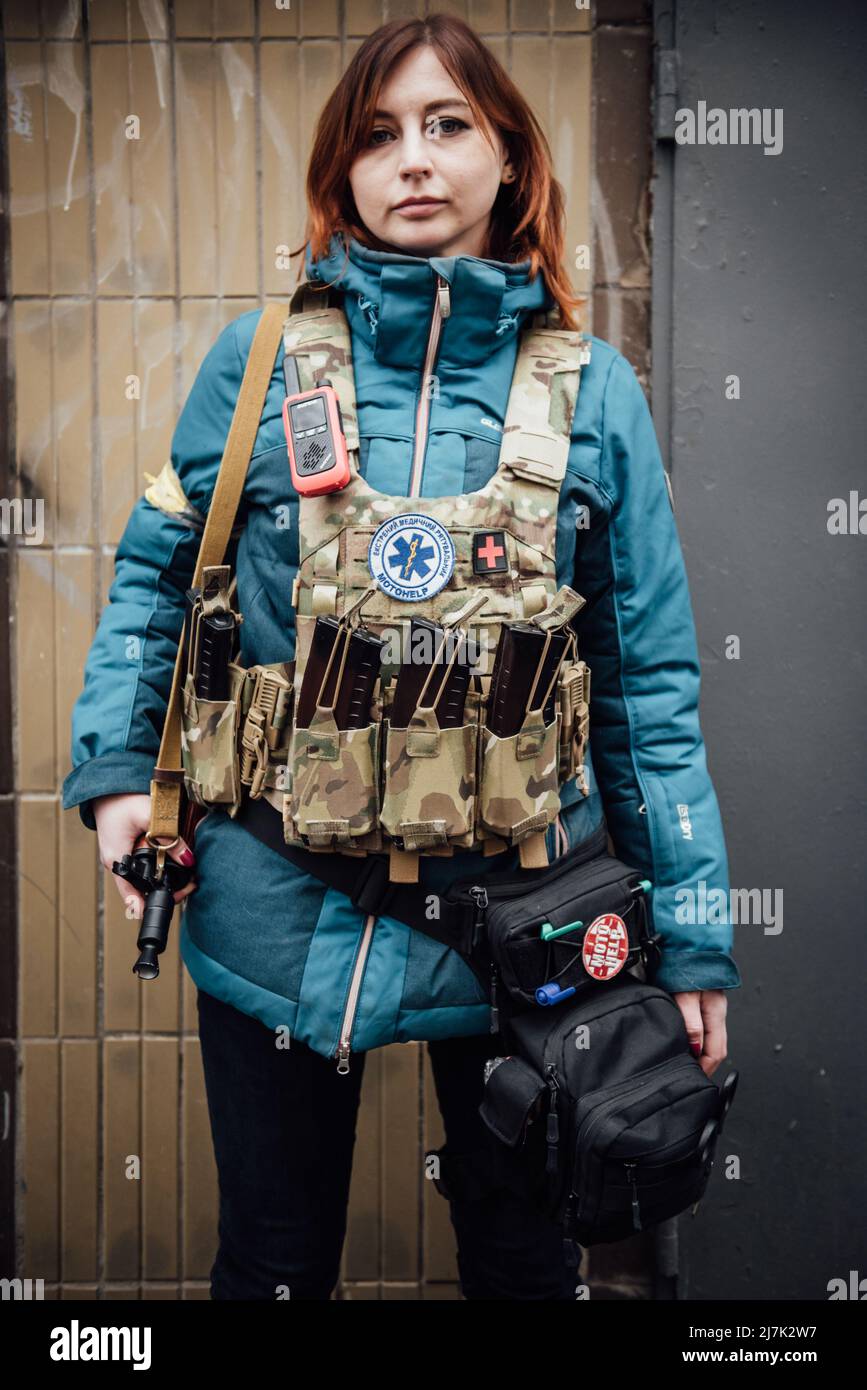 Adrien Vautier / le Pictorium - l'invasione russa in Ucraina, Kyiv si prepara - 3/3/2022 - Ucraina / Kyiv - Irina Makodym, 32, è un i paramedico Foto Stock