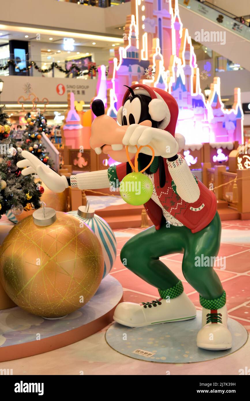 Goofy in costume di Natale come mostrato in una galleria di negozi , Hong Kong Foto Stock