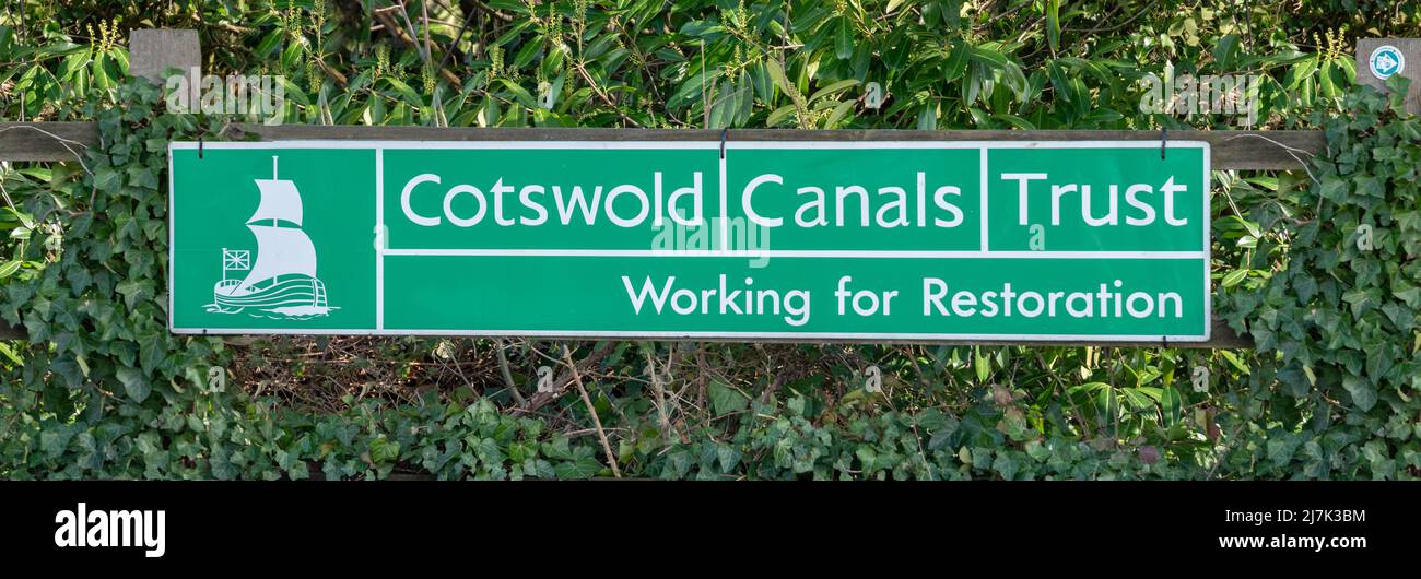Cotswold Canals Trust Sign in Stroud - Stroudwater Canal Restauro, Regno Unito Foto Stock