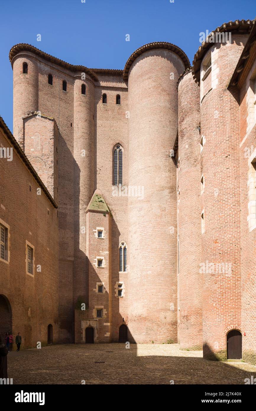 Il palazzo medievale in mattoni Palais de la Berbie / Palazzo Berbie, o il castello vescovile / Chateau, ad Albi, Francia, parte di un sito patrimonio mondiale dell'UNESCO. Foto Stock