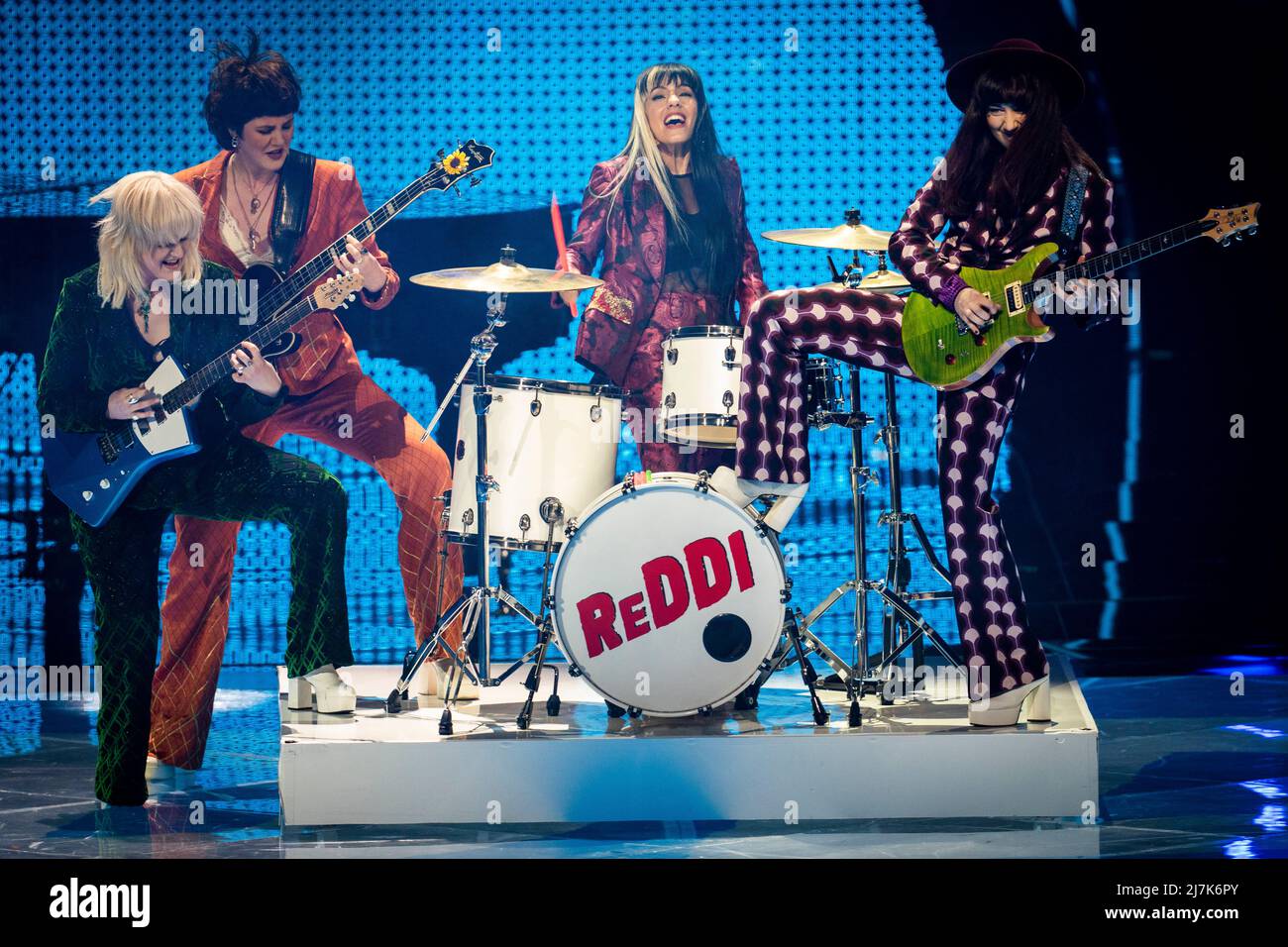 Torino, Italia 20220509.Reddi dalla Danimarca in azione durante la prima prova del Concorso di canzoni Eurovisione a Palo Olimpico a Torino lunedì. Foto: Heiko Junge / NTB Foto Stock