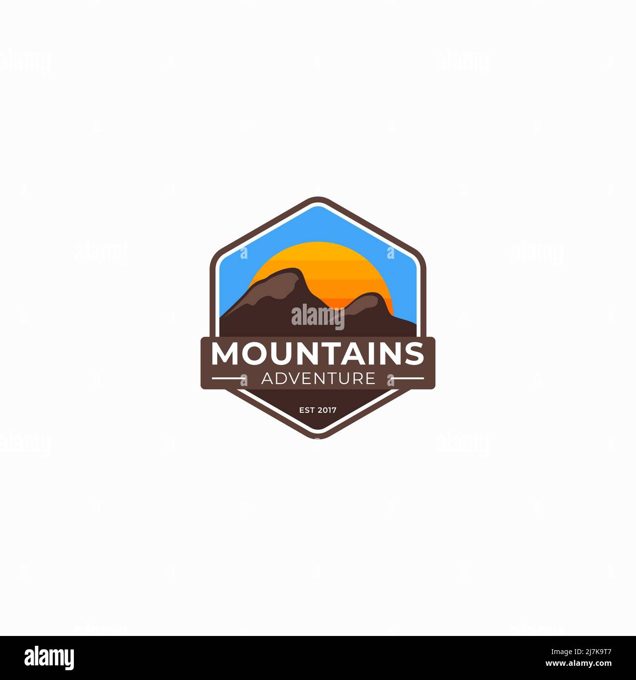 Logo Badge Mountain, illustrazione della montagna, avventura all'aperto. Stampa grafica vettoriale per t-shirt e altri usi. Illustrazione Vettoriale