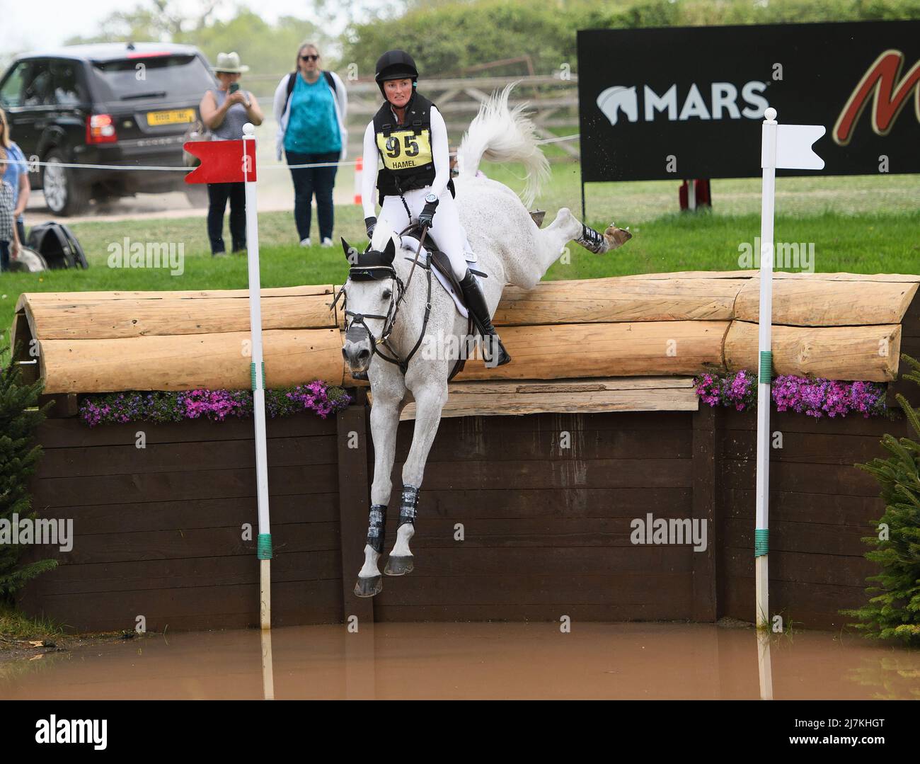 Prove a cavallo di badminton - Test cross-country - Badminton, Regno Unito. 07th maggio 2022. Emily Hamel su Corvett durante il Cross Country Test al Badminton Horse Trials. Picture Credit : Credit: Mark Pain/Alamy Live News Foto Stock