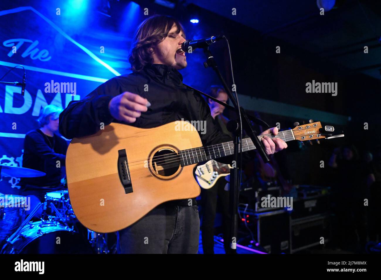 Jamie Webster si esibisce dal vivo sul palco al Leadmill di Sheffield. Foto Stock