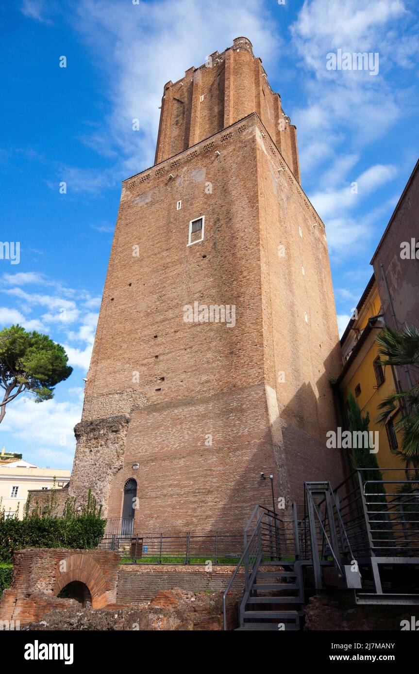 Torre della Militia, Torre delle milizie (dell'architetto Marchionne Aretino del 13th secolo) nei mercati di Traiano (mercati di Traiano), Roma, Lazio, Italia Foto Stock