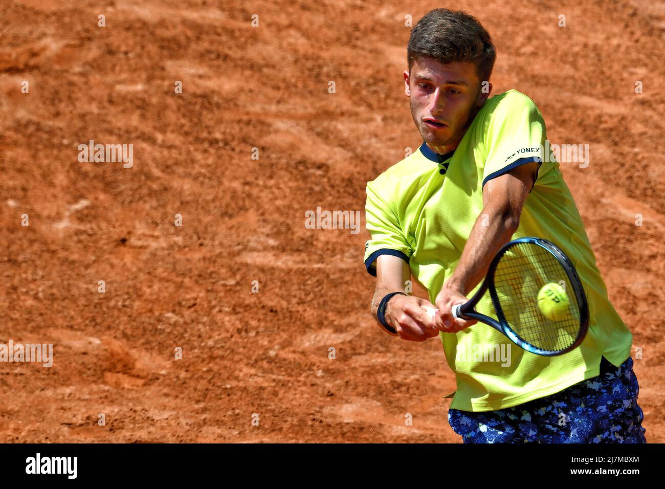 Roma, Italia. 10th maggio 2022. Luca Nardi d'Italia torna a Cameron Norrie in Gran Bretagna durante la prima partita di tennis al torneo Internazionale BNL D'Italia a Foro Italico a Roma il 10th maggio 2022. Norrie vinse il 6-4, 6-4 su Nardi. Foto Antonietta Baldassarre/Insidefoto Credit: Ininsidefoto srl/Alamy Live News Foto Stock