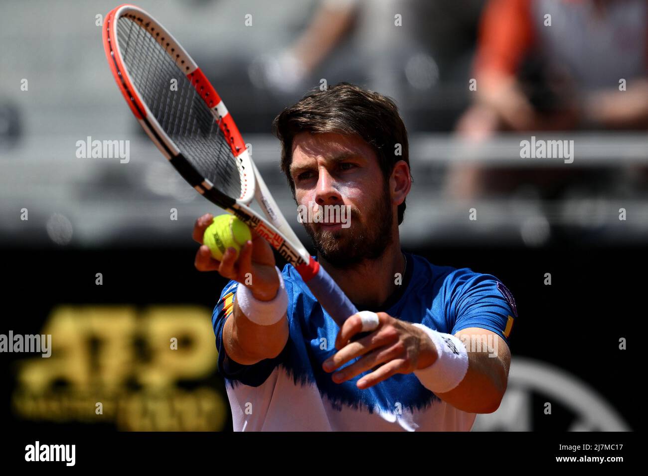 Roma, Italia. 10th maggio 2022. Cameron Norrie di Gran Bretagna si prepara a servire a Luca Nardi d'Italia durante la prima partita al torneo di tennis Internazionale BNL D'Italia a Foro Italico a Roma il 10th maggio 2022. Norrie vinse il 6-4, 6-4 su Nardi. Foto Antonietta Baldassarre/Insidefoto Credit: Ininsidefoto srl/Alamy Live News Foto Stock