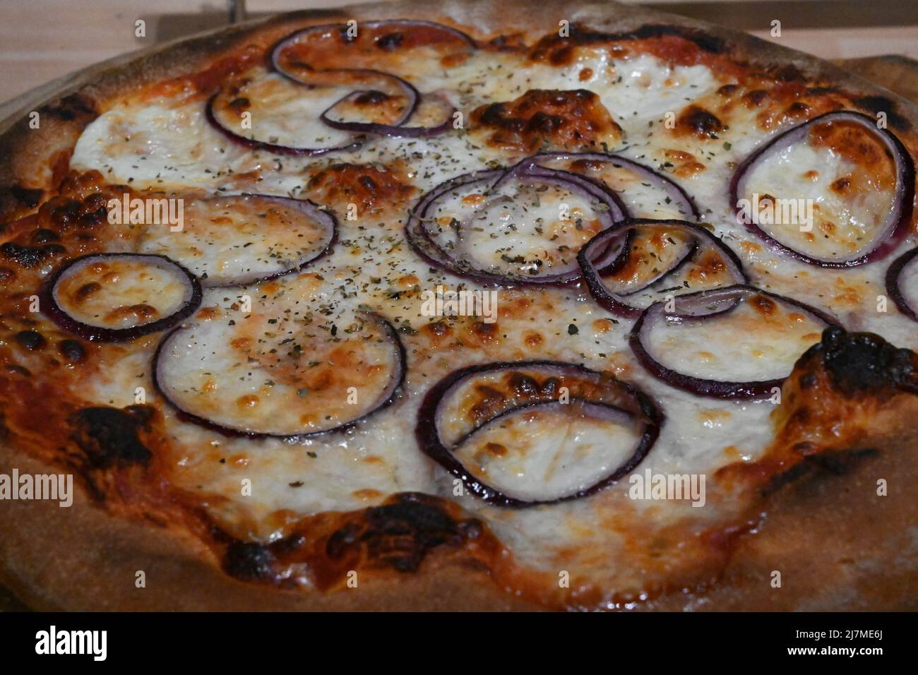 Pizza italiana calda fresca dal forno, fast food Foto Stock